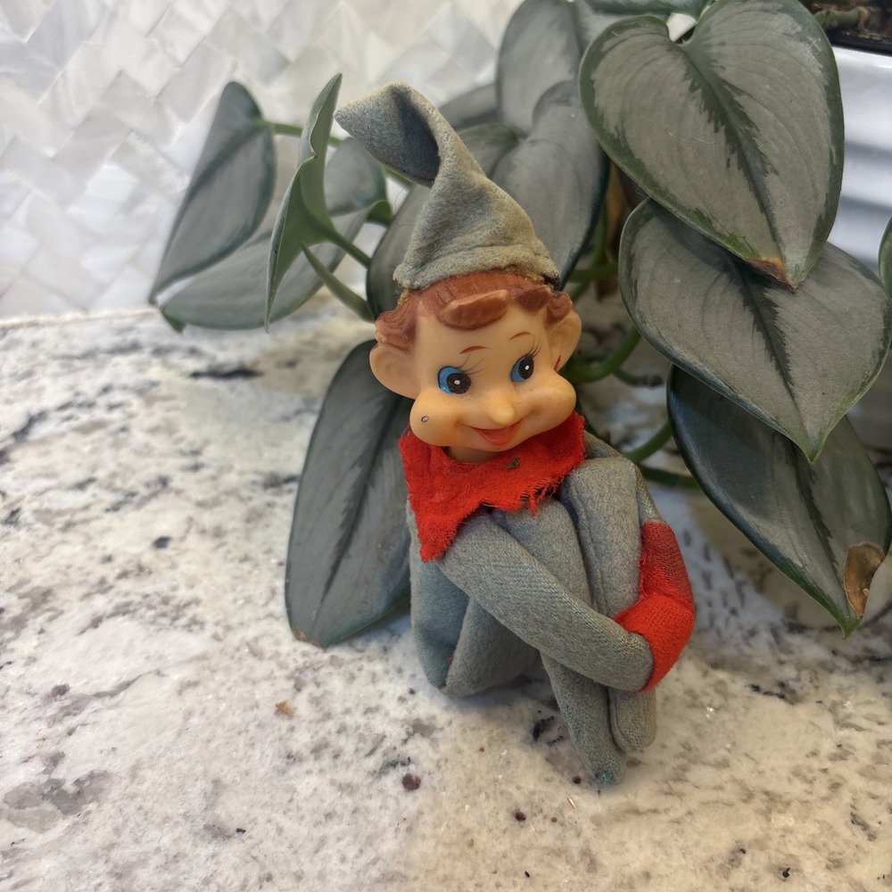 Vintage 2 Knee Huggers Elf Pixie Shelf Sitter Green Red Christmas Japan Damage - Picture 12 of 16